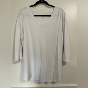 3/4 length white shirt
